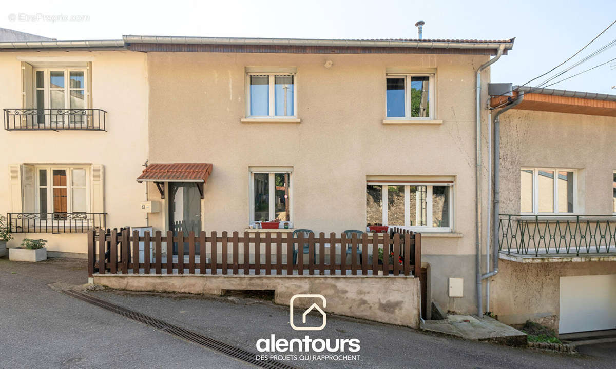 Maison à LAY-SAINT-CHRISTOPHE