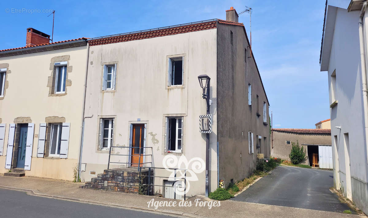 Maison à CUGAND