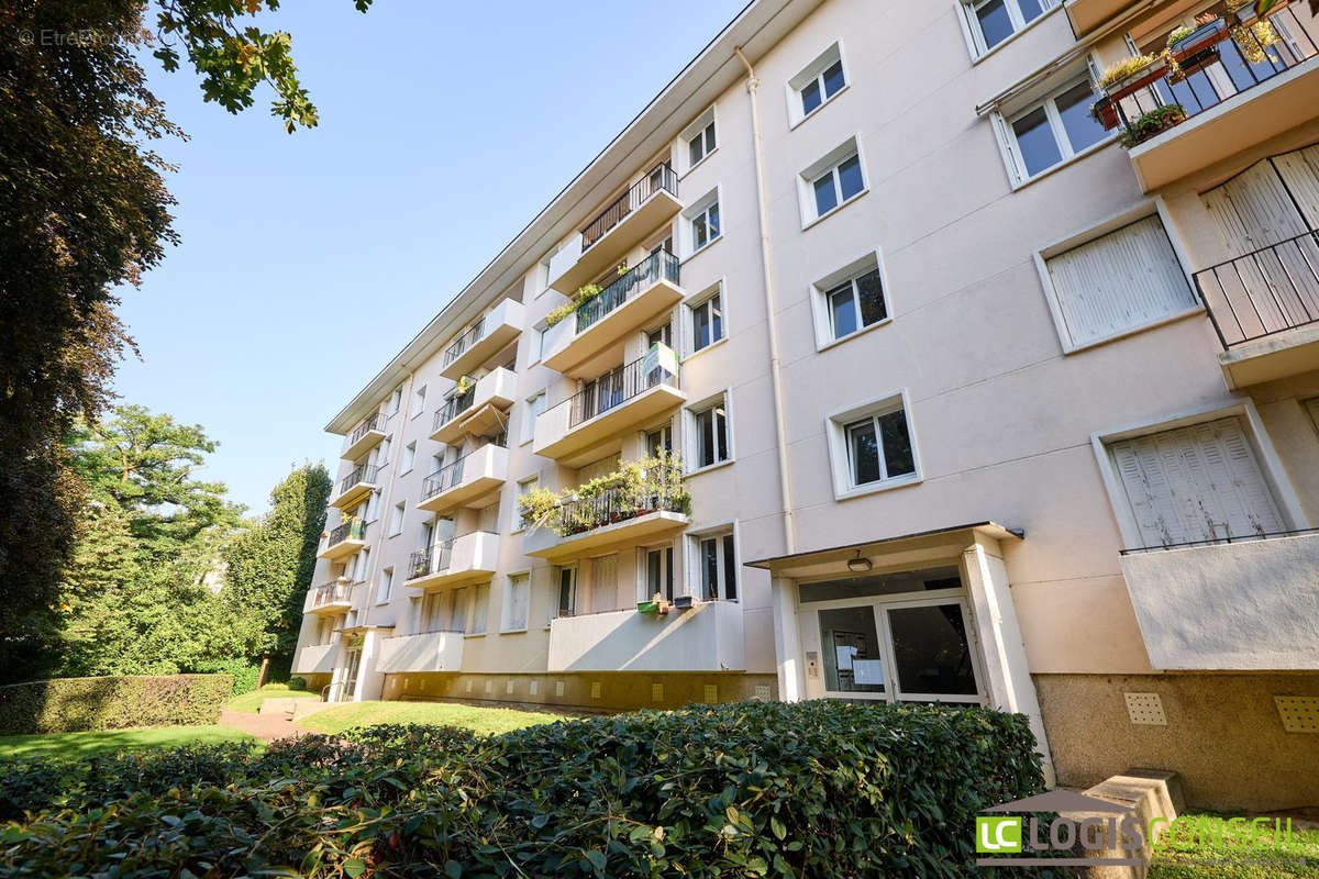 Immeuble - Appartement à BOURG-LA-REINE