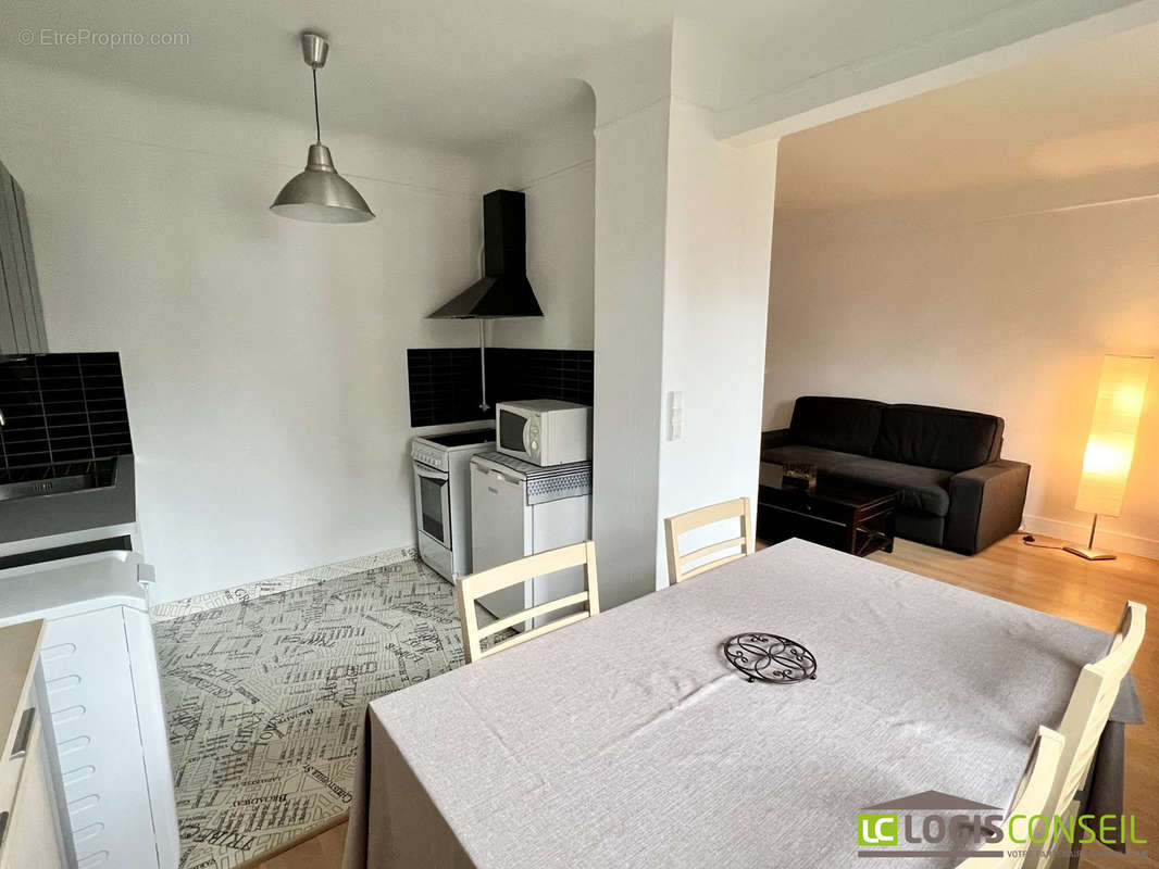 Salle à manger / Cuisine - Appartement à BAGNEUX