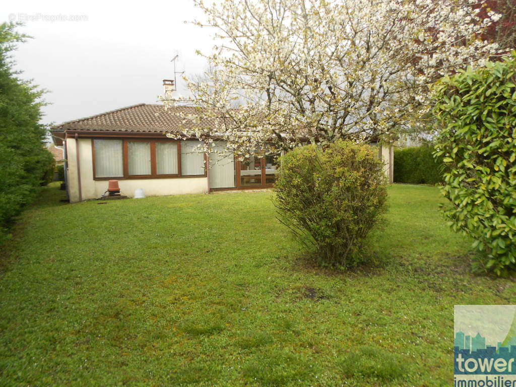 Maison à GENSAC-LA-PALLUE