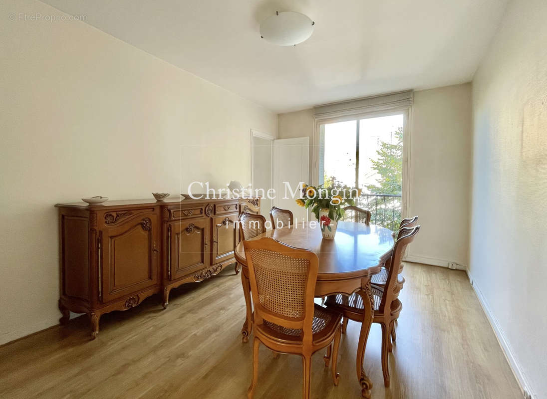 Appartement à NEUILLY-SUR-SEINE