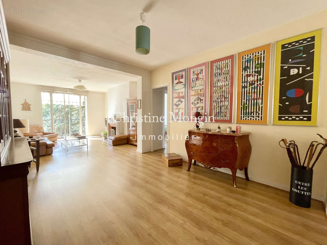 Appartement à NEUILLY-SUR-SEINE