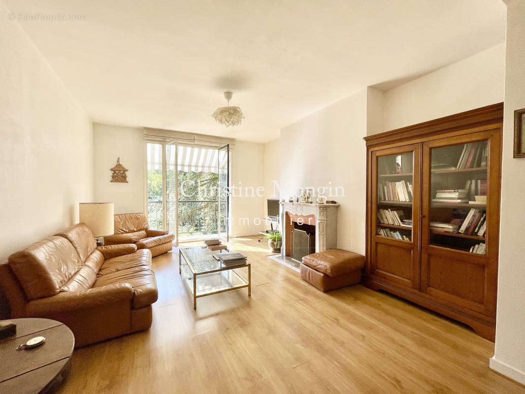 Appartement à NEUILLY-SUR-SEINE