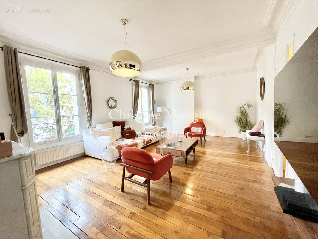 Appartement à NEUILLY-SUR-SEINE