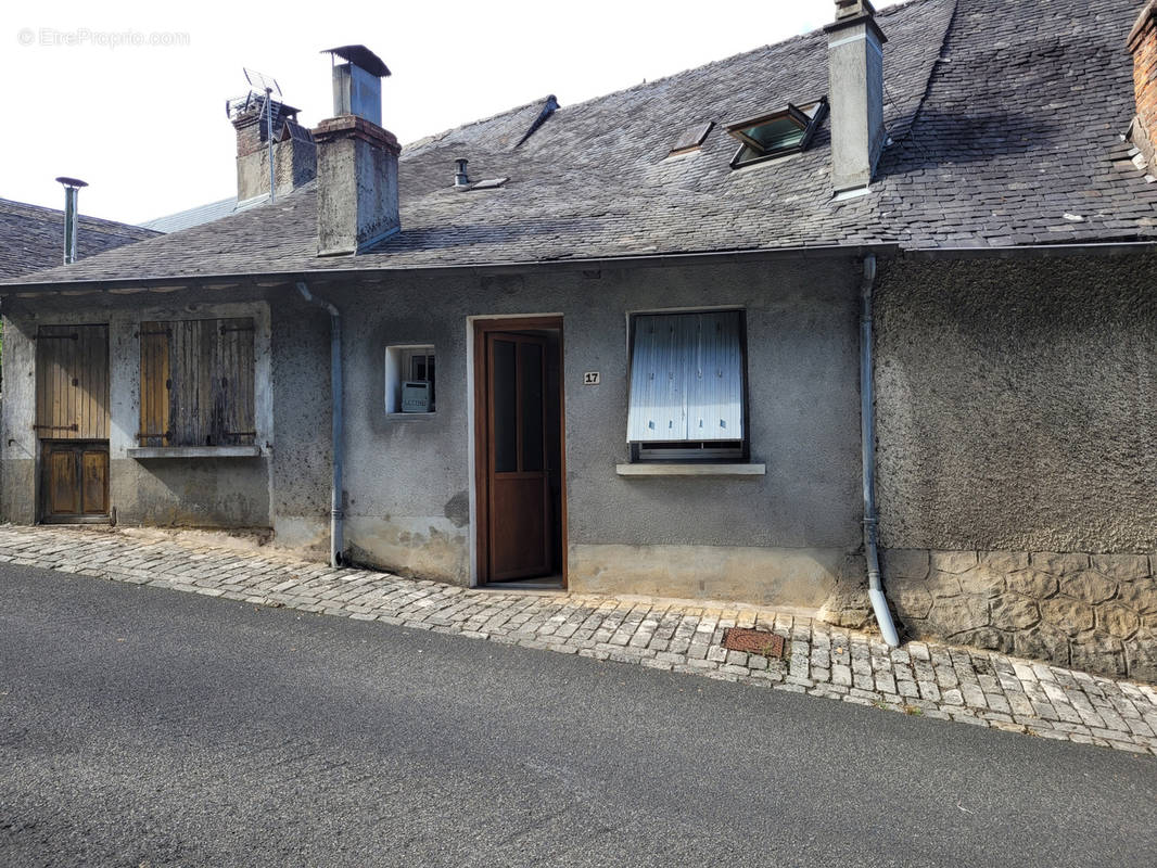 Maison à TERRASSON-LAVILLEDIEU