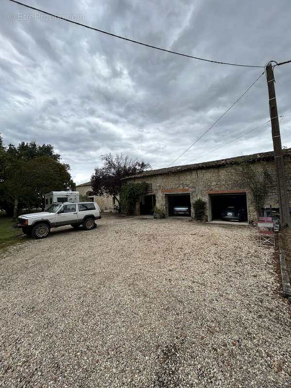 Autre à SAINT-GENES-DE-FRONSAC