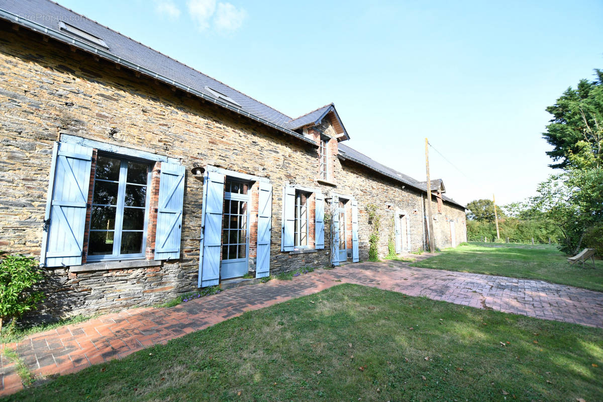 Maison à PETIT-AUVERNE