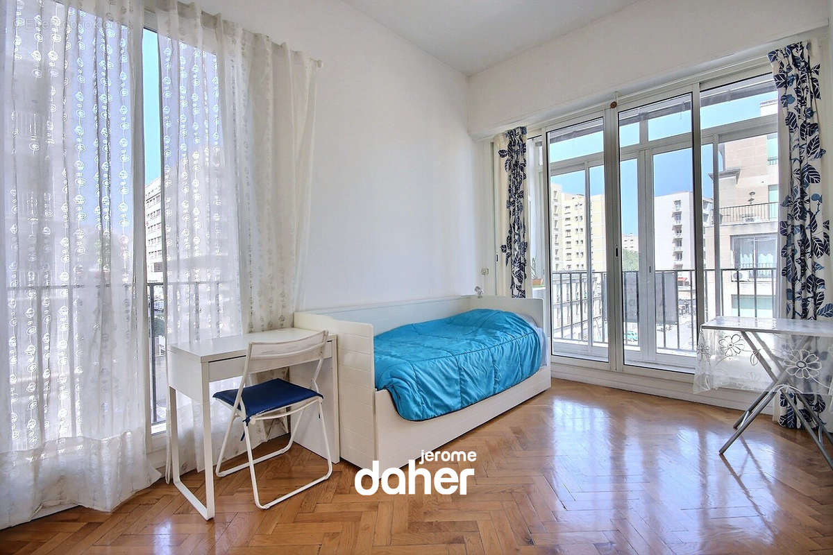 Appartement à MARSEILLE-2E