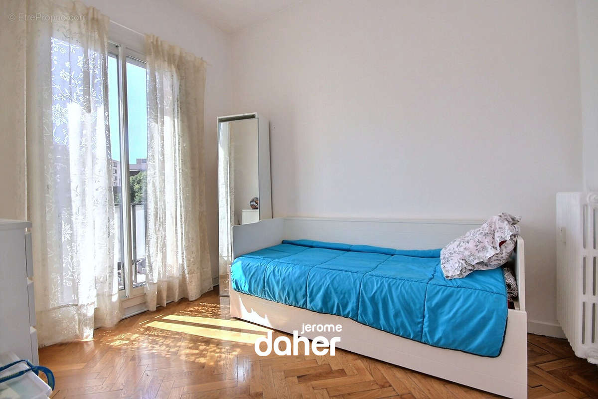 Appartement à MARSEILLE-2E