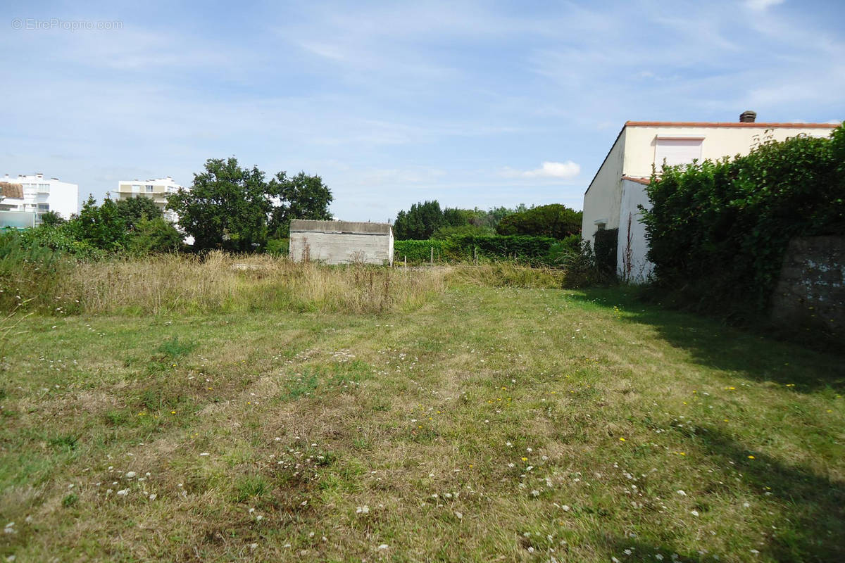 Terrain à SAINT-GEORGES-DE-DIDONNE