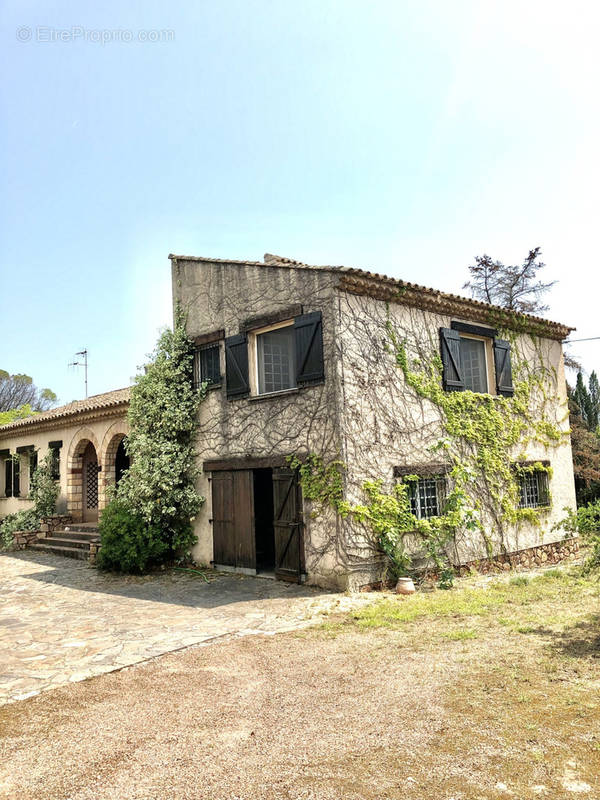 Maison à PUGET-SUR-ARGENS