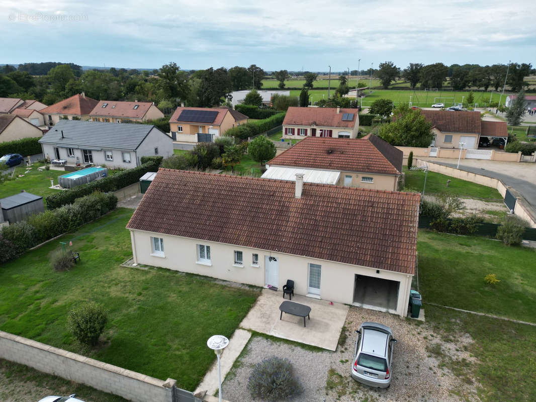 Maison à VILLENEUVE-SUR-ALLIER