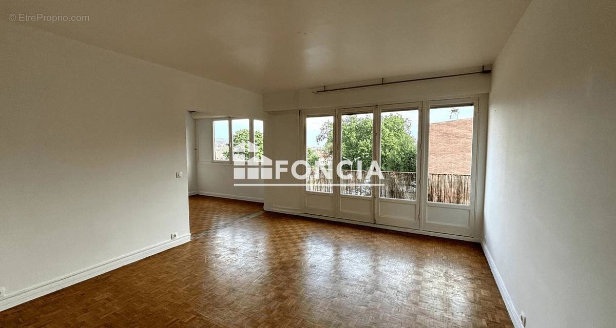 Appartement à VERNEUIL-SUR-SEINE