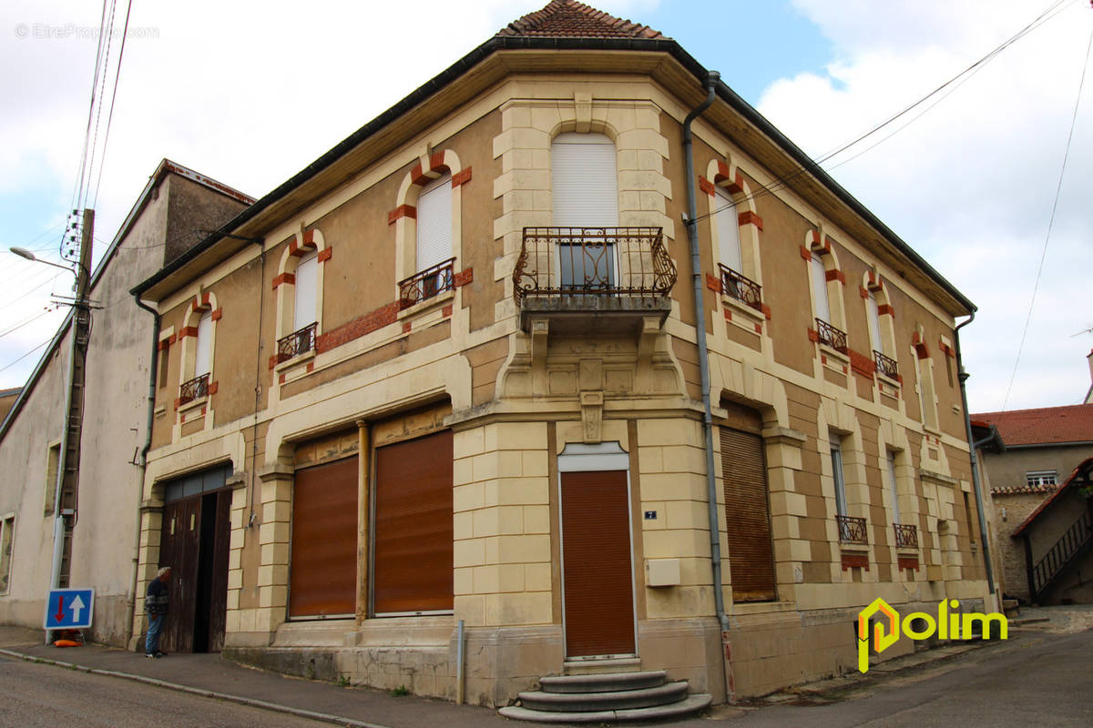 Appartement à THIAUCOURT-REGNIEVILLE