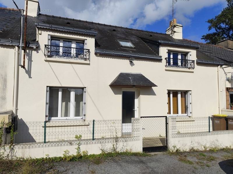 Maison à SAINT-PERREUX