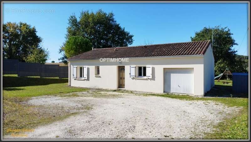 Maison à MONTMOREAU-SAINT-CYBARD