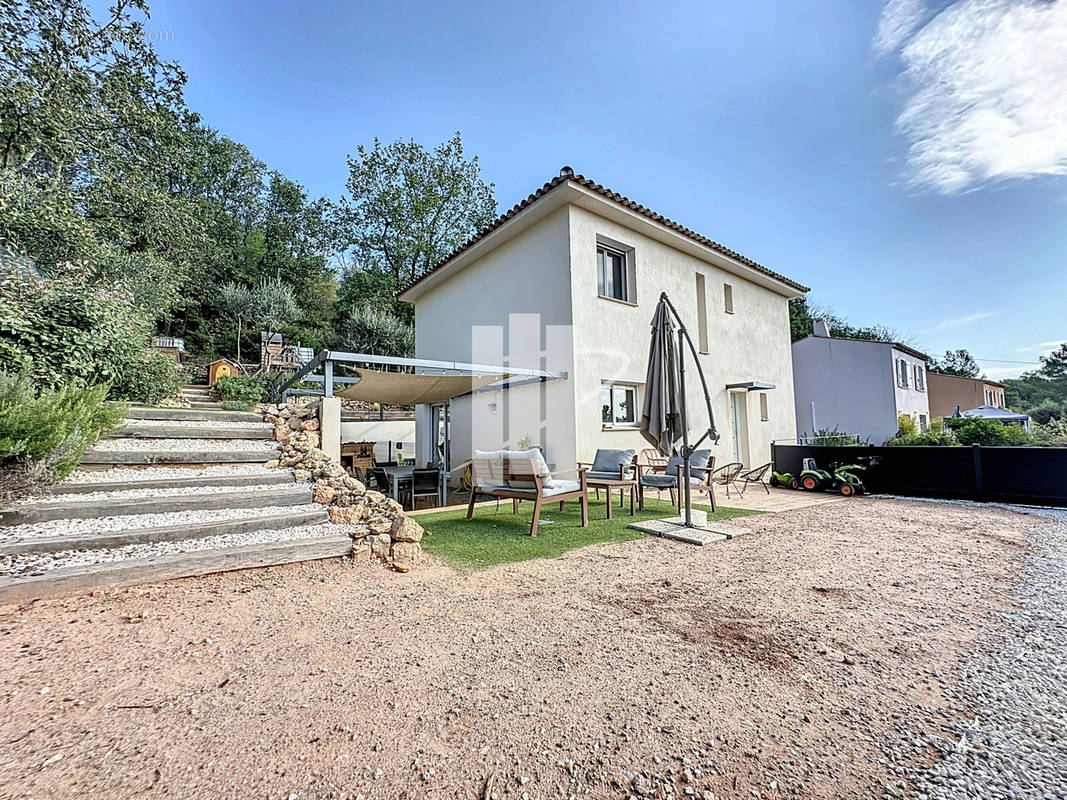 Maison à BAGNOLS-EN-FORET