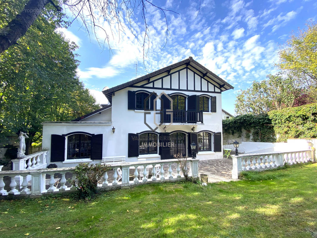 Maison à CHENNEVIERES-SUR-MARNE