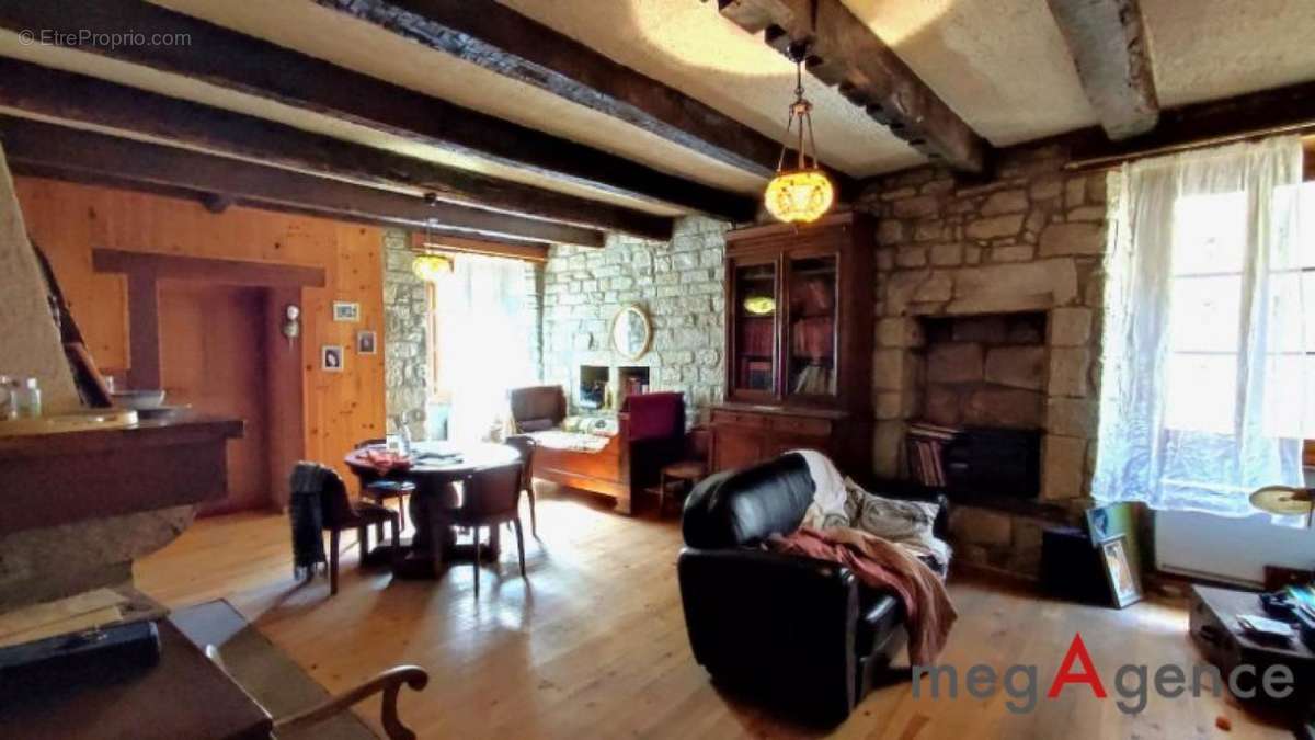 Appartement à CEILHES-ET-ROCOZELS