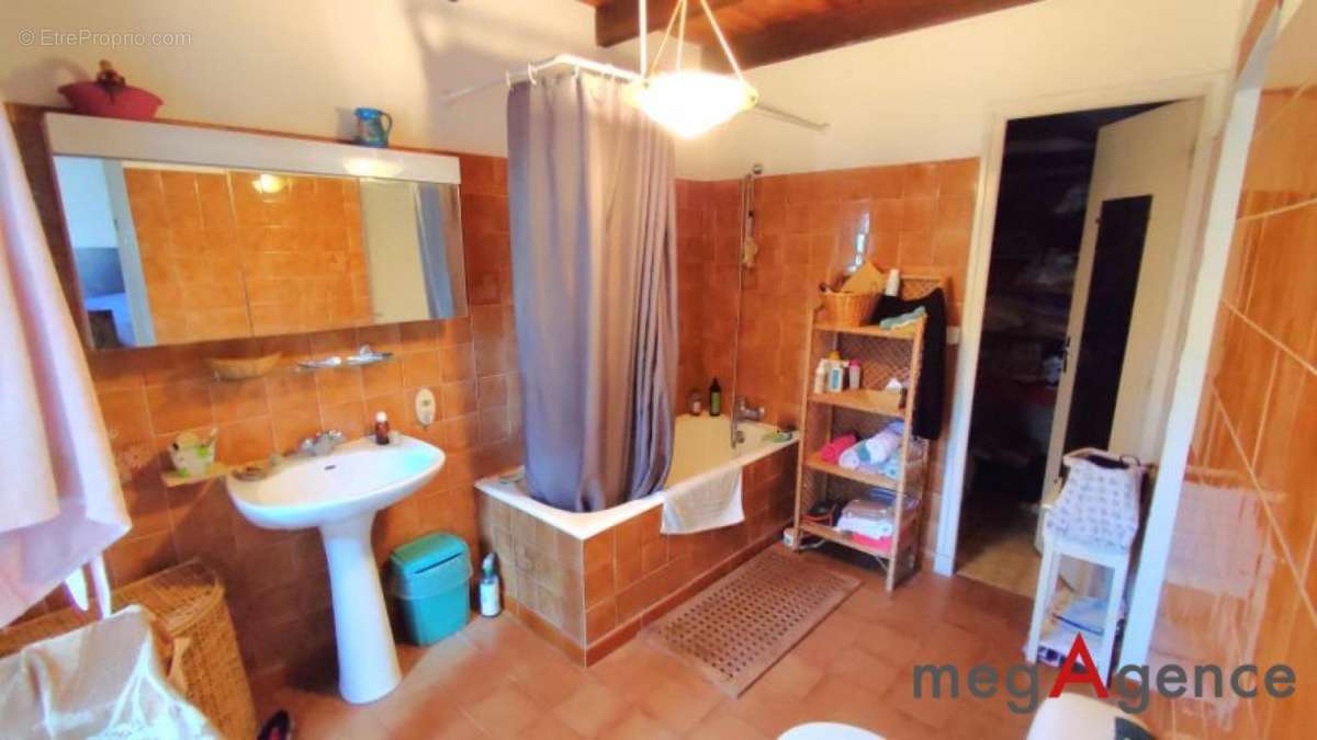 Appartement à CEILHES-ET-ROCOZELS