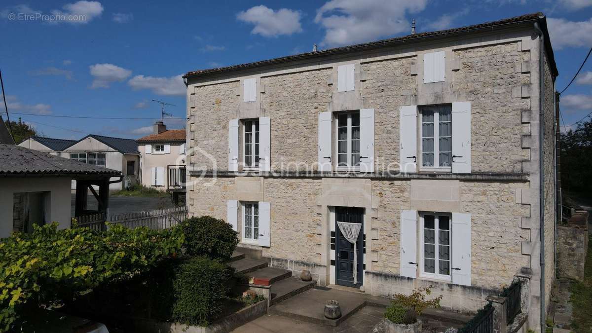 Maison à SAINT-SAVINIEN