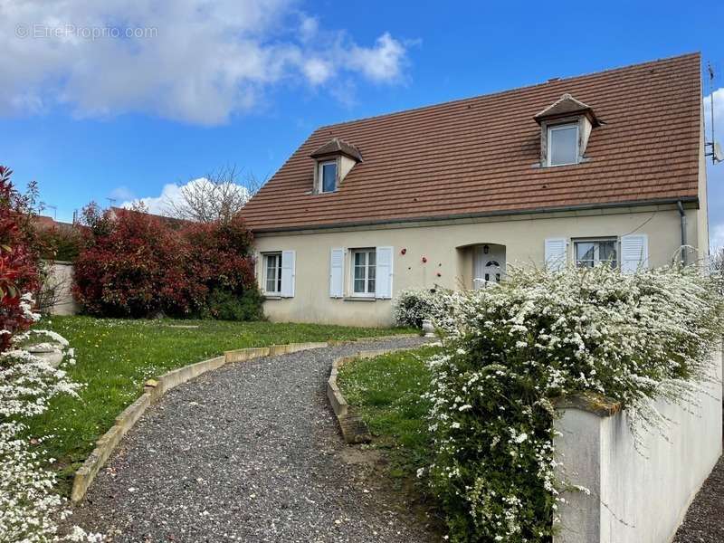 Maison à VILLENEUVE-SUR-VERBERIE