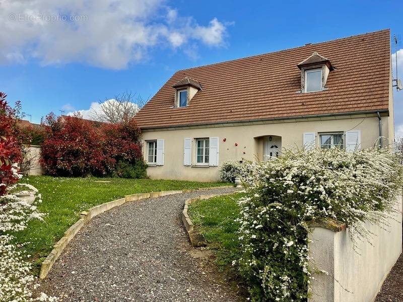 Maison à VILLENEUVE-SUR-VERBERIE