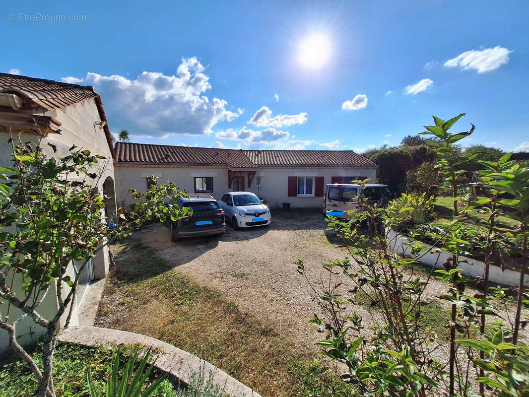 Maison à LE BUISSON-DE-CADOUIN