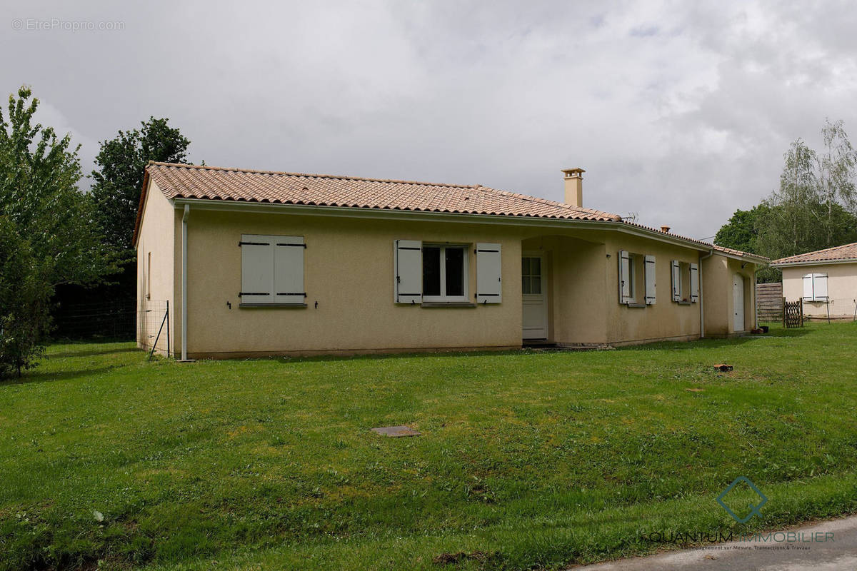 Façade Avant - Maison à SAINT-GENES-DE-FRONSAC