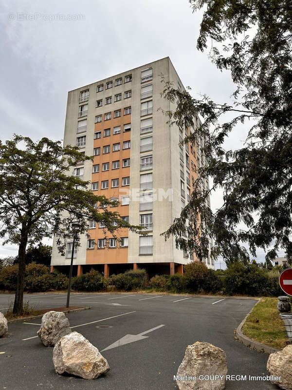 Appartement à SAINT-JEAN-DE-BRAYE