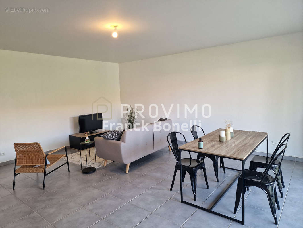 Appartement à VIRY