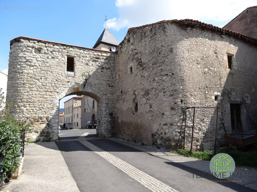 Maison à PERIGNAT-SUR-ALLIER