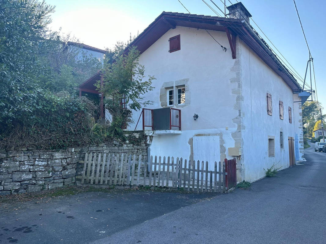 Maison à URT