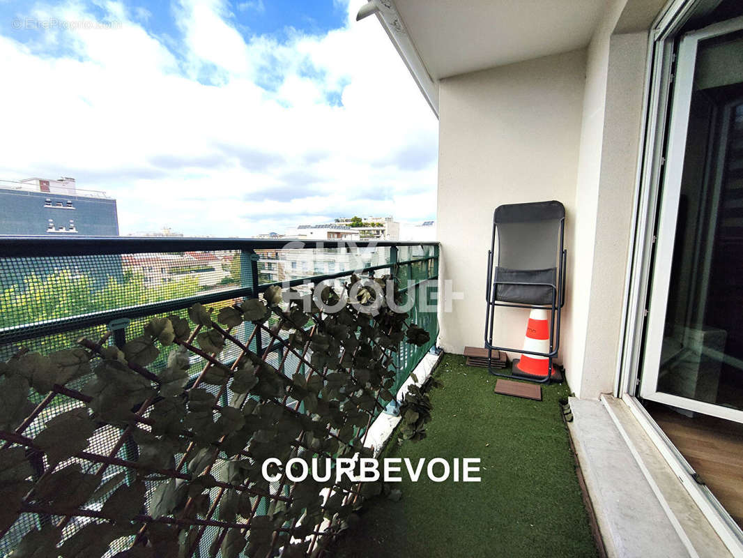 Appartement à COURBEVOIE