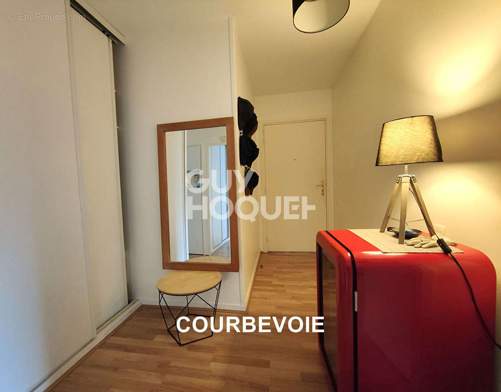 Appartement à COURBEVOIE