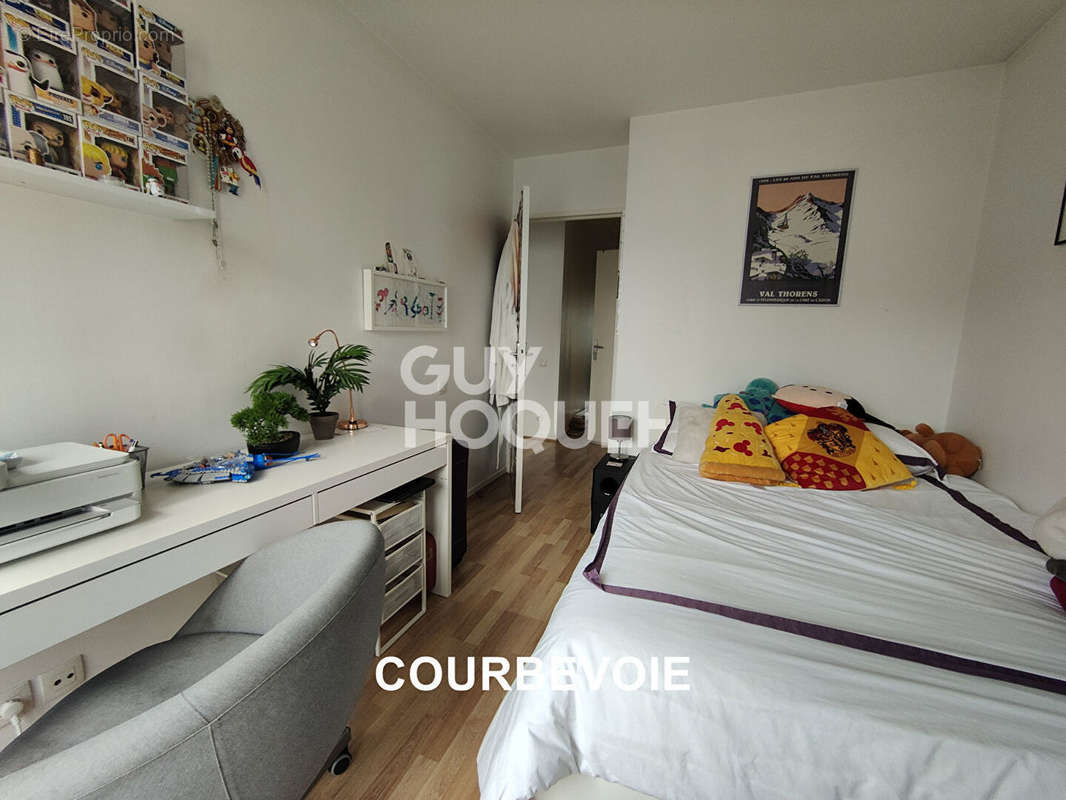 Appartement à COURBEVOIE