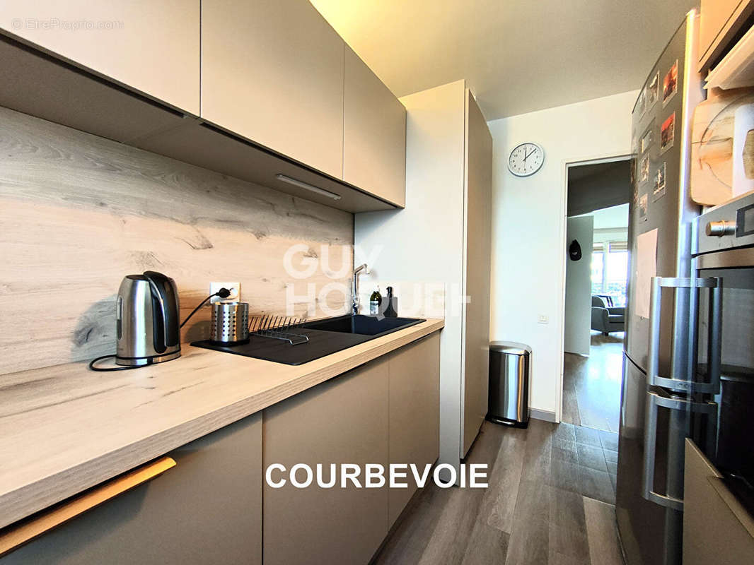 Appartement à COURBEVOIE