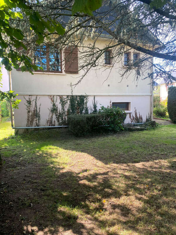 Maison à AMBRIERES-LES-VALLEES