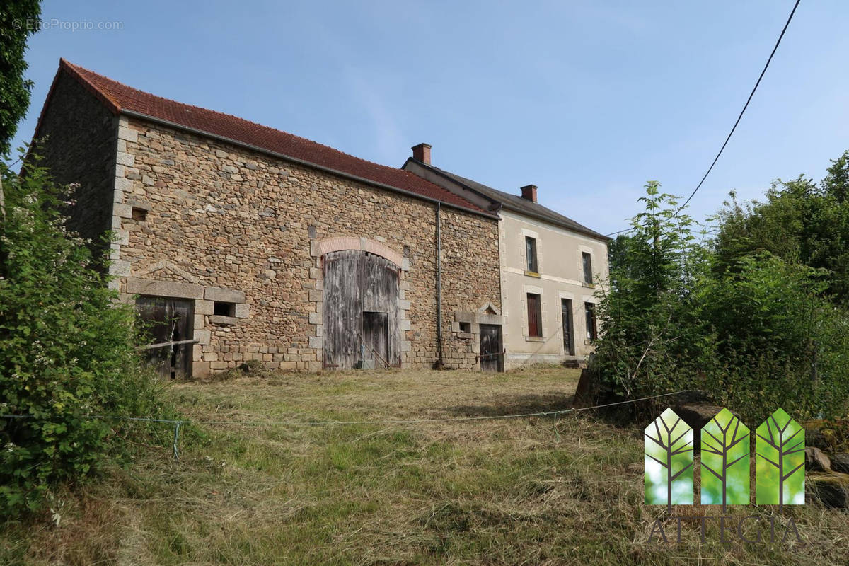 Maison à ROCHES