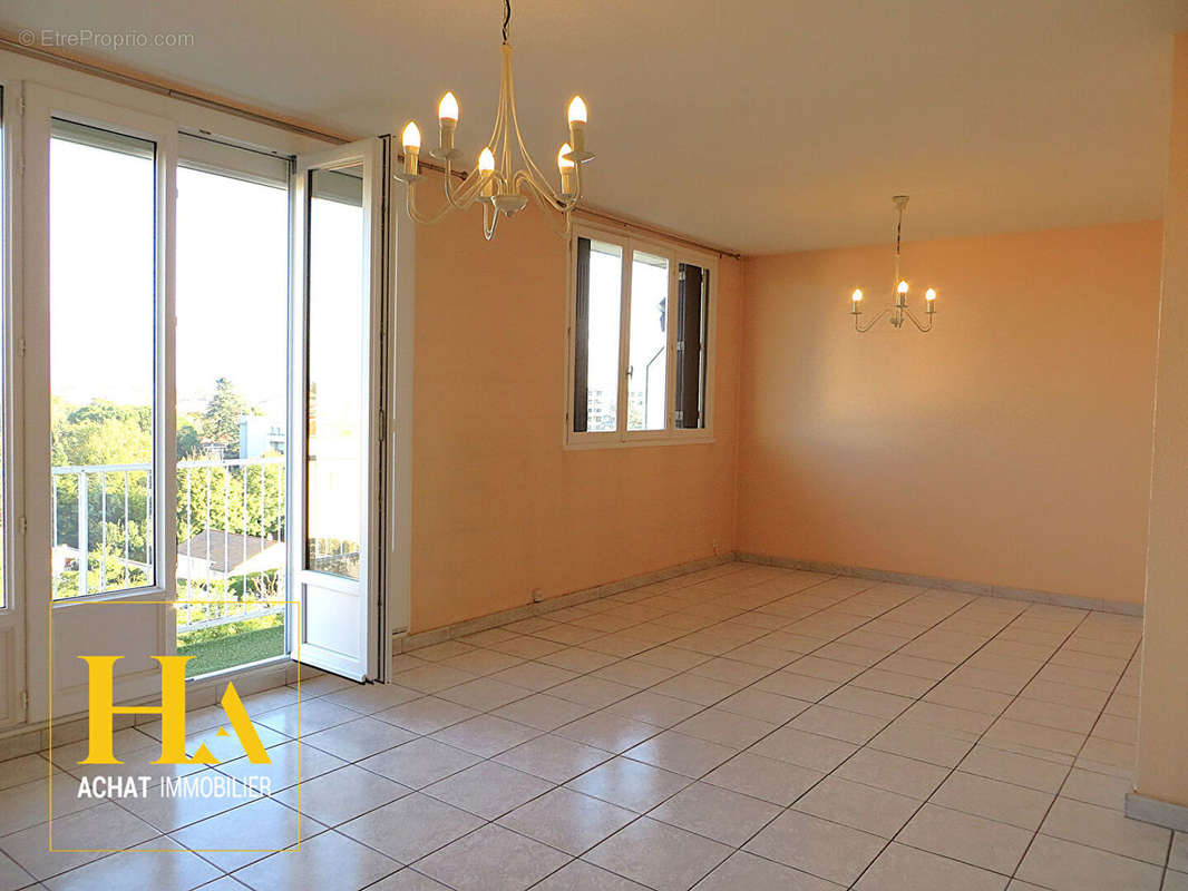 Appartement à ROMANS-SUR-ISERE