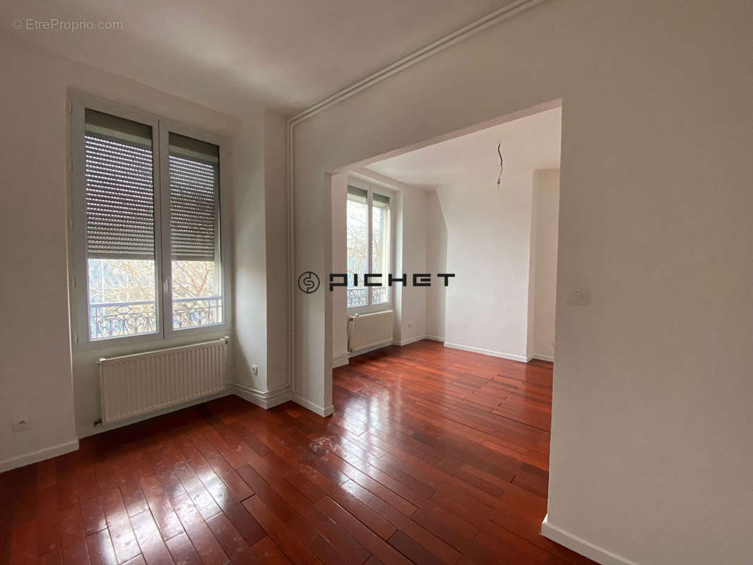 Appartement à PARIS-10E