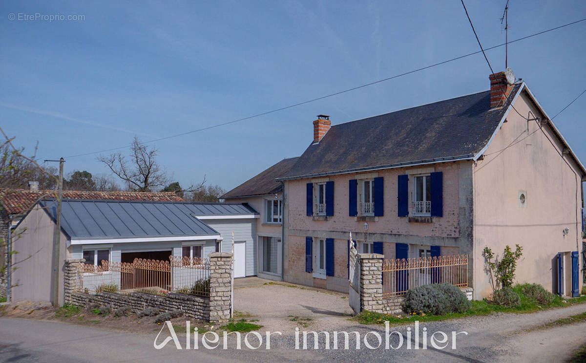 Maison à VENDEUVRE-DU-POITOU