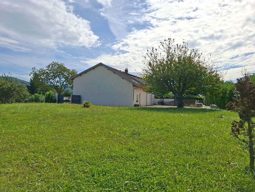 Maison à COUSANCE