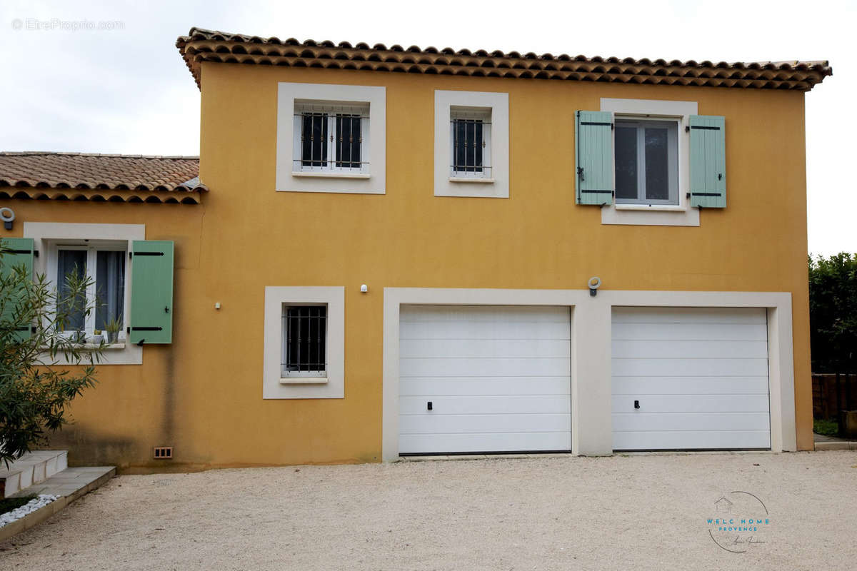 Garage double - Maison à VERNEGUES