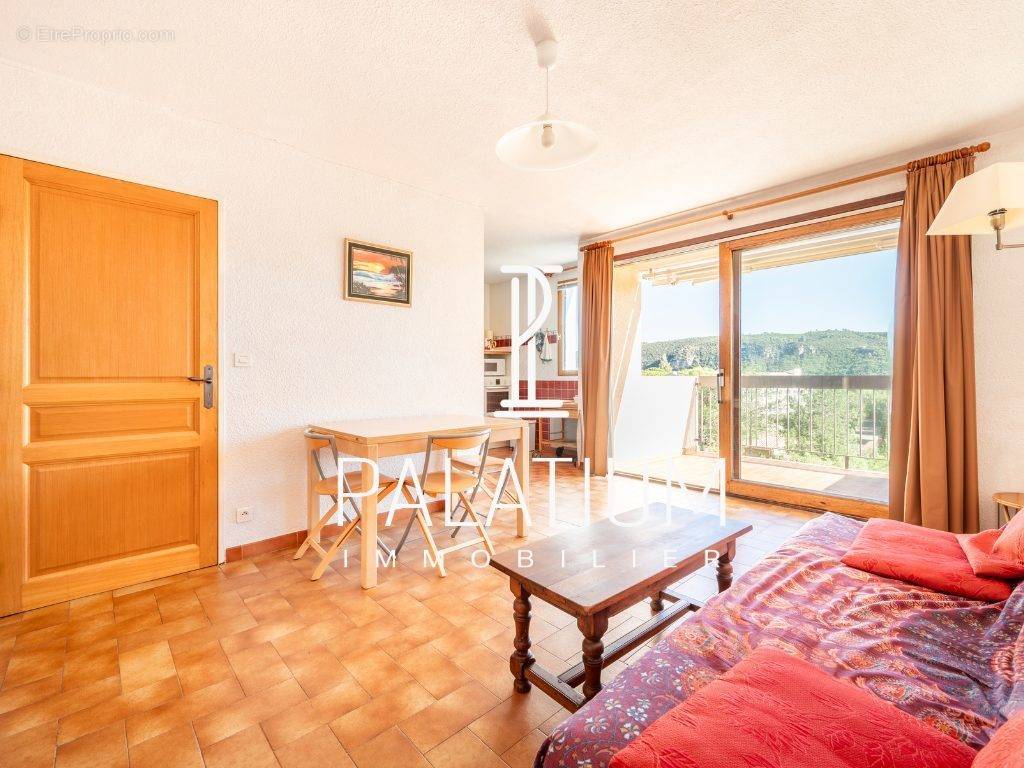 Appartement à GREOUX-LES-BAINS