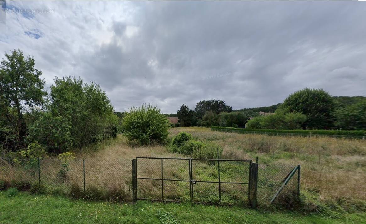 Terrain à PRUNAY-SUR-ESSONNE