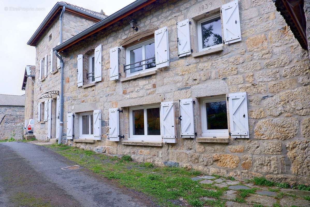 Maison à SAINT-JEURES