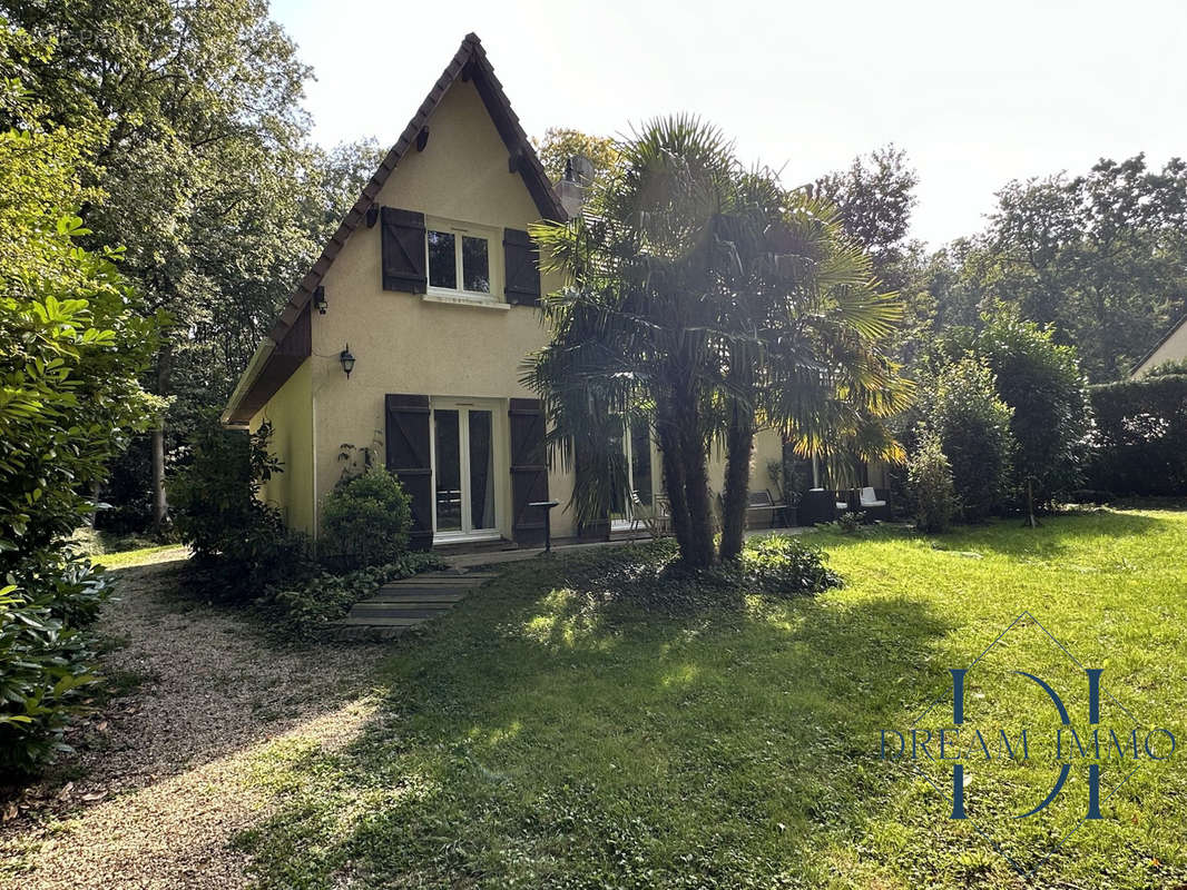 Façade nord/ouest  avec terrasse - Maison à CIVIERES