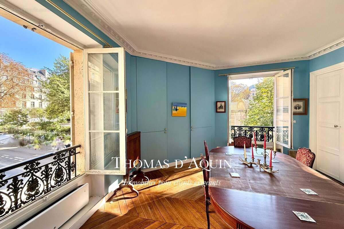 Appartement à PARIS-8E